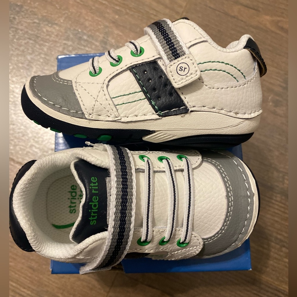 Stride Rite - Size 5.5M - Artie Shoe